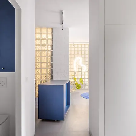 Ah Desinger B ブラチスラヴァ