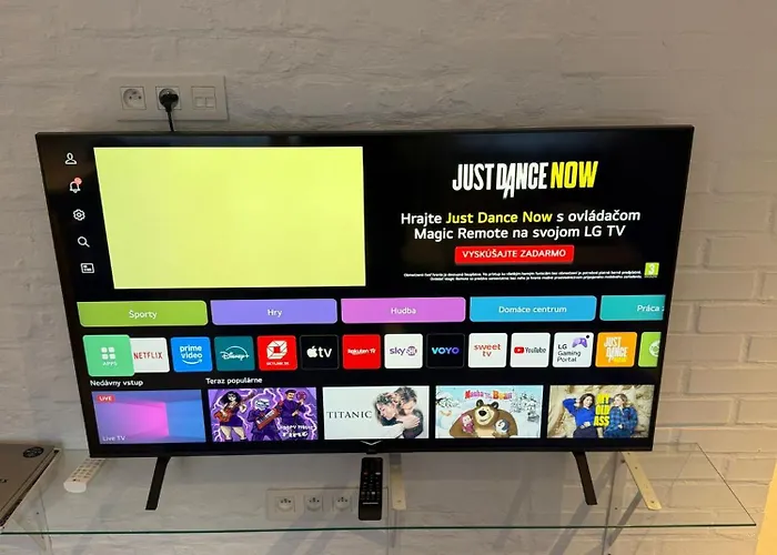 Ah Desinger B ブラチスラヴァ